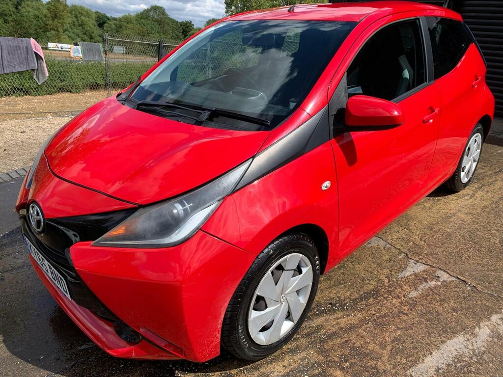 Toyota Aygo Vvt-i X-play Euro 5 Euro 5 KY65BND Red