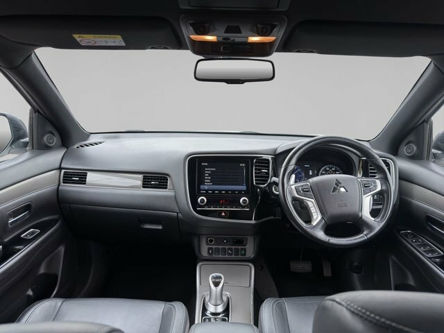 Mitsubishi Outlander 2020 2.4H Twinmotor 13.8Kwh Dynamic Suv FT69GFY White #2