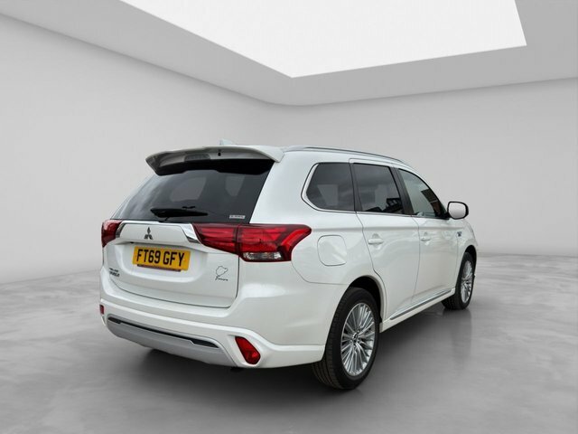 Mitsubishi Outlander 2020 2.4H Twinmotor 13.8Kwh Dynamic Suv FT69GFY White #4