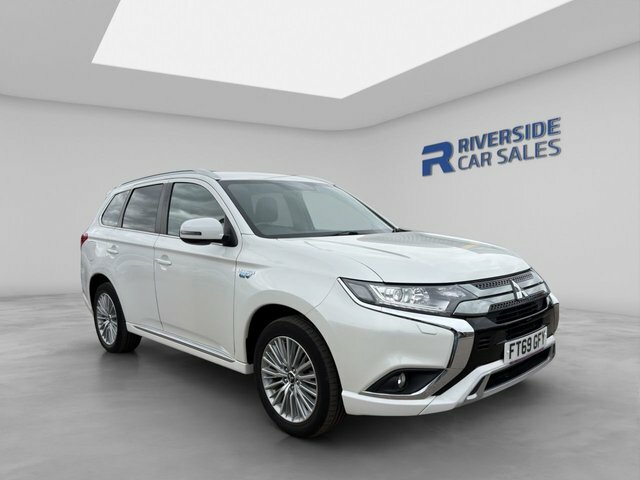 Mitsubishi Outlander 2020 2.4H Twinmotor 13.8Kwh Dynamic Suv FT69GFY White