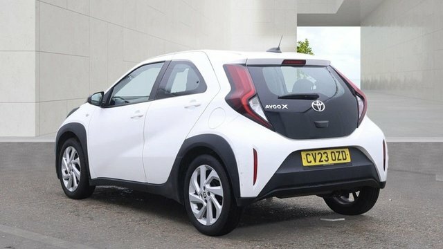 Toyota Aygo X 2023 1.0 Vvt-i Pure Hatchback X-shift E White #3