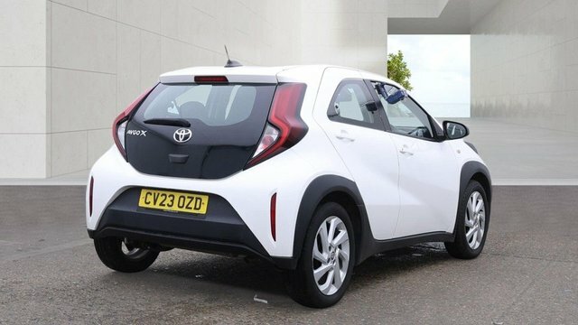 Toyota Aygo X 2023 1.0 Vvt-i Pure Hatchback X-shift E White #4
