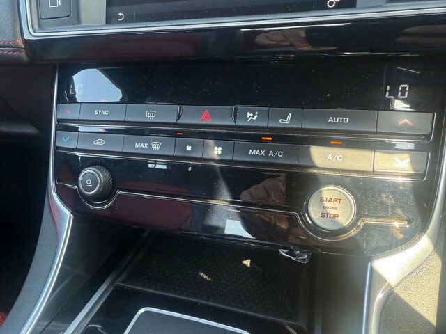 Jaguar XE 2.0 R-sport Meridian Sound Red #21