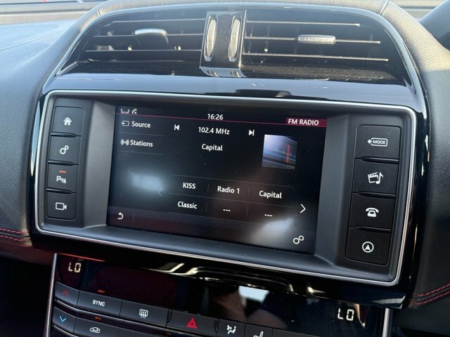 Jaguar XE 2.0 R-sport Meridian Sound Red #19
