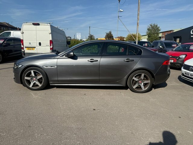 Jaguar XE 2.0 R-sport Meridian Sound Red #7