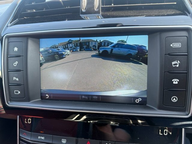 Jaguar XE 2.0 R-sport Meridian Sound Red #15