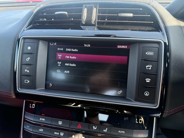 Jaguar XE 2.0 R-sport Meridian Sound Red #20