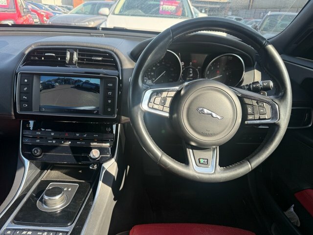 Jaguar XE 2.0 R-sport Meridian Sound Red #10