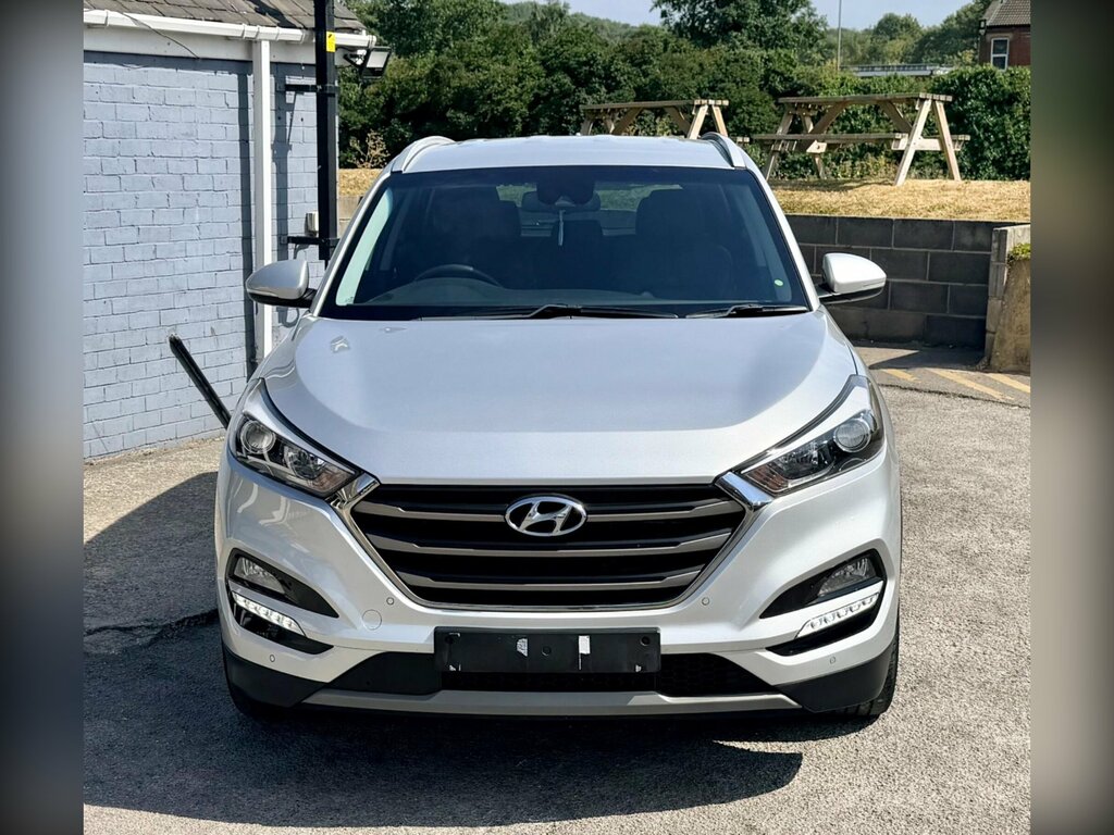 Hyundai Tucson 1.7 Crdi Blue Drive Premium Euro 6 Ss Silver #2