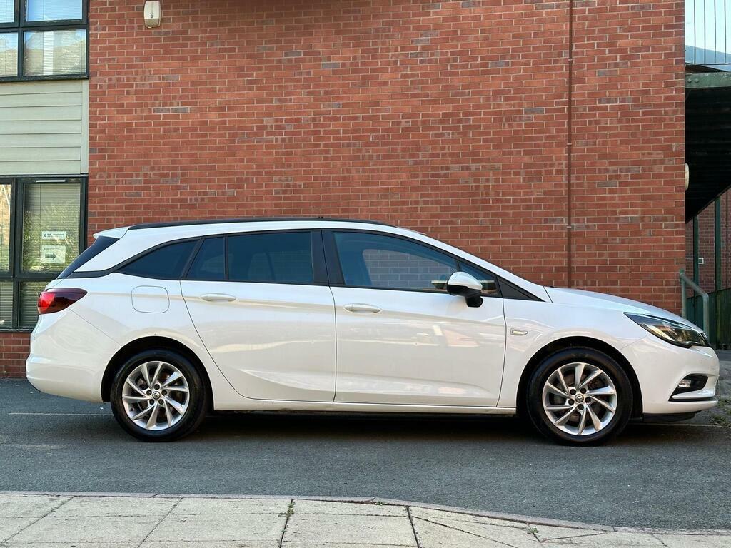 Vauxhall Astra 1.6 Cdti Blueinjection Sri Nav Sports Tourer White