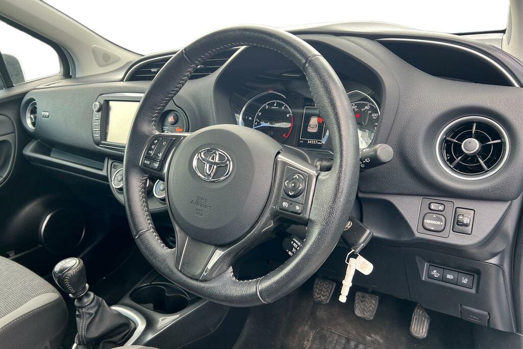 Toyota Yaris 1.5 Vvt-i Y20 Bi-tone Euro 6 YF20LWX White #6
