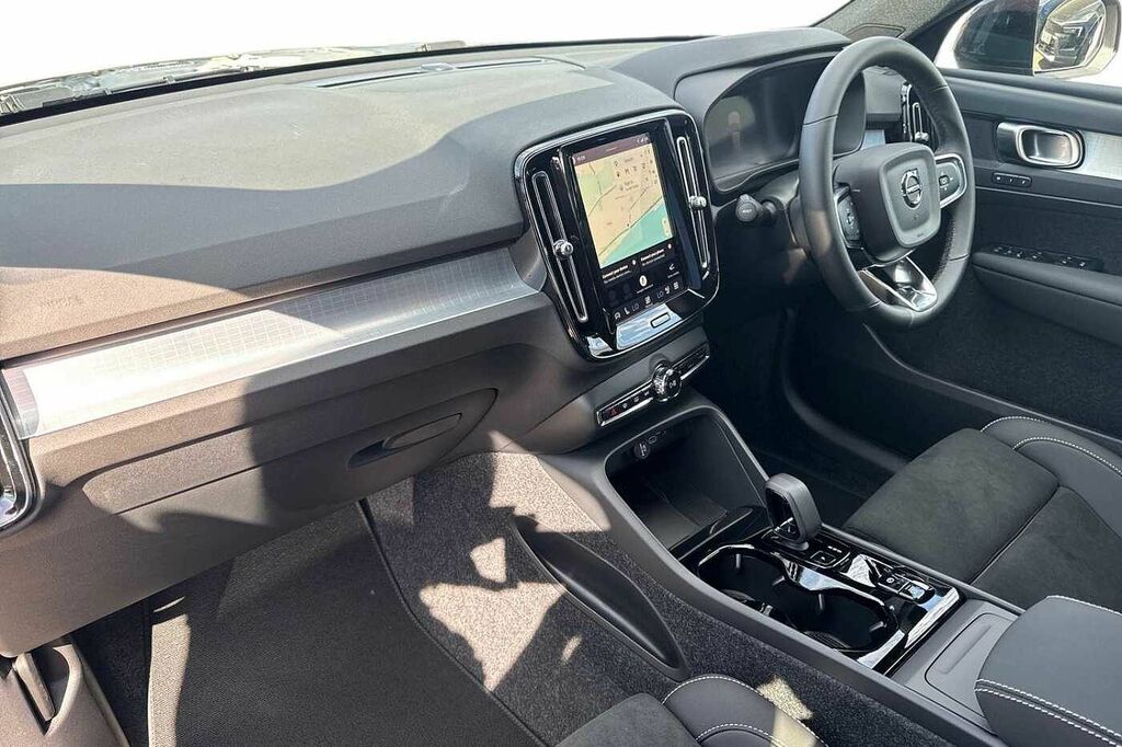 Volvo XC40 Plus, B3 Mild Hybrid, Dark Delivery Mileag YW26GVJ Black #2