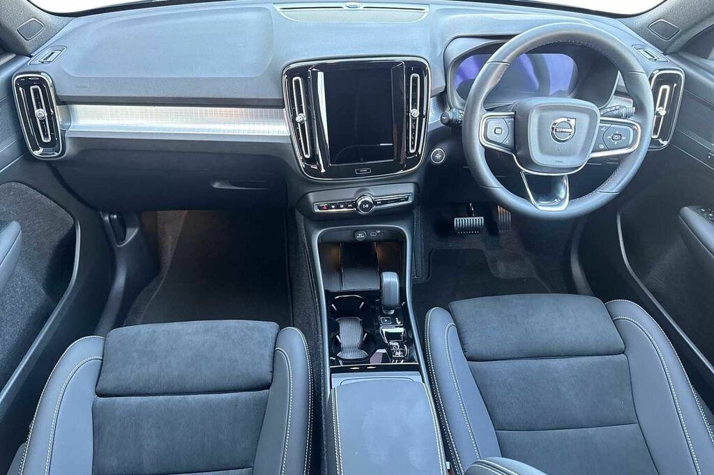 Volvo XC40 Plus, B3 Mild Hybrid, Dark Delivery Mileag YY26ZZF Blue #6