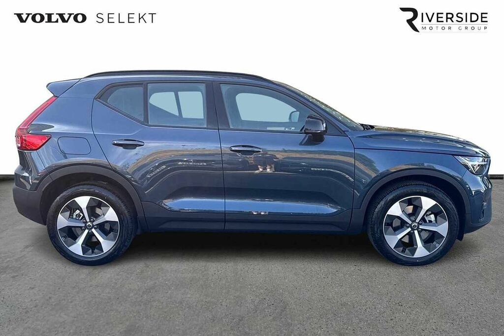 Volvo XC40 Plus, B3 Mild Hybrid, Dark Delivery Mileag YY26ZZF Blue #4