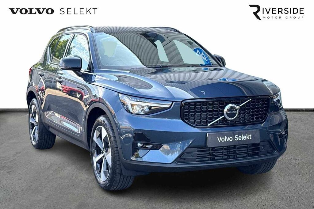 Volvo XC40 Plus, B3 Mild Hybrid, Dark Delivery Mileag Blue