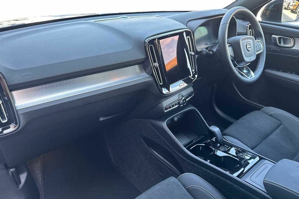 Volvo XC40 Plus, B3 Mild Hybrid, Dark Delivery Mileag YY26ZZF Blue #2