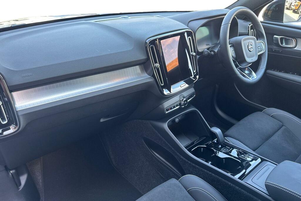 Volvo XC40 Plus, B3 Mild Hybrid, Dark YY26NVE Blue #2