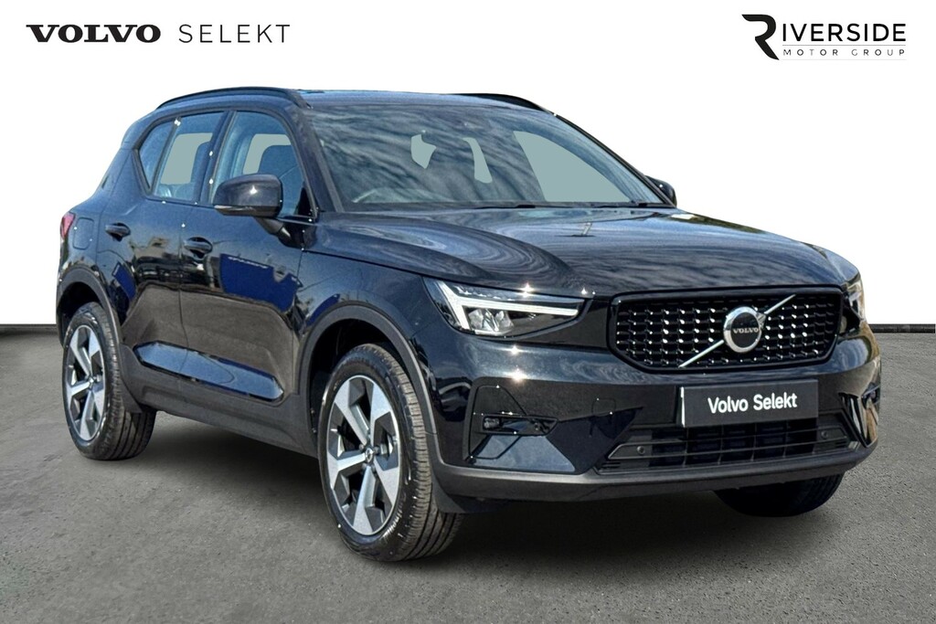 Volvo XC40 Plus, B3 Mild Hybrid, Dark Black