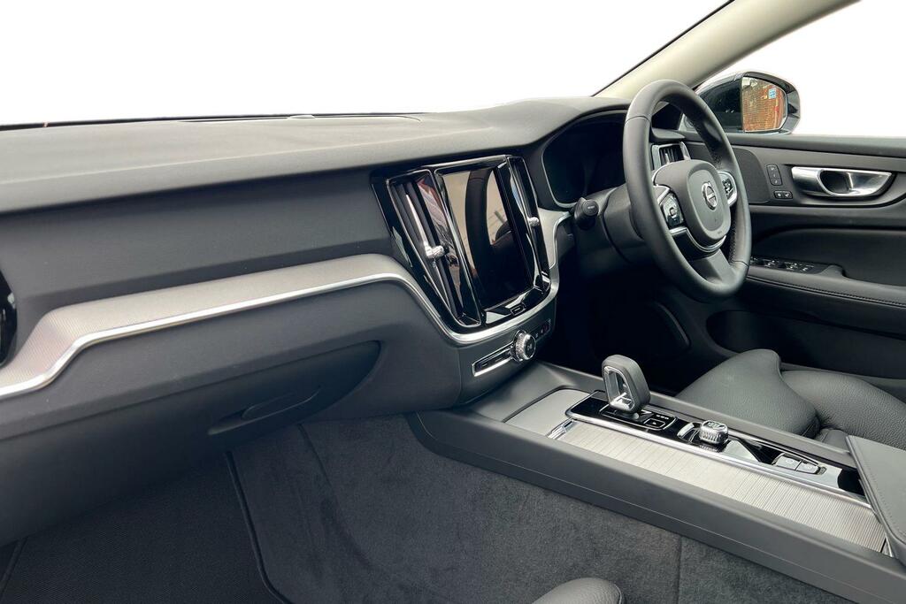 Volvo V60 Plus, B4 Mild Hybrid, Darkdemonstrator YB26WKT White #2