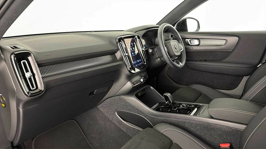 Volvo XC40 Plus Dark B4 Awd Mild Hybrid Dark Tints Heated Sea Black #3