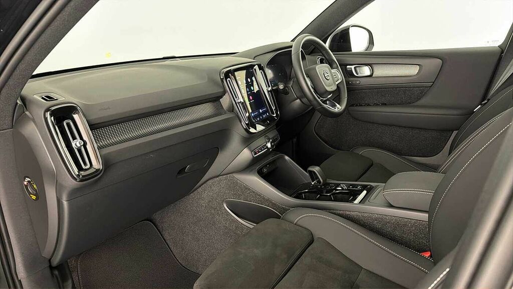 Volvo XC40 Black Edition Plus B4 Mild Hybrid 20 Alloys Heate Black #3