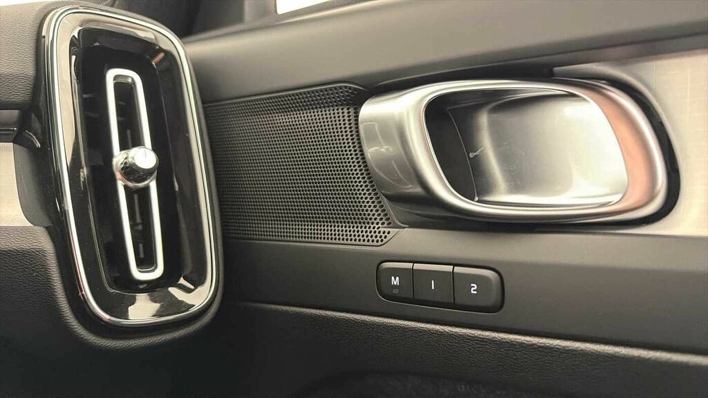 Volvo XC40 2.0 B4p Ultra Black Edition White #35