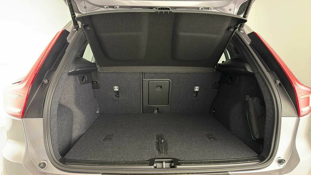 Volvo XC40 2.0 B4p Ultra Black Edition White #13