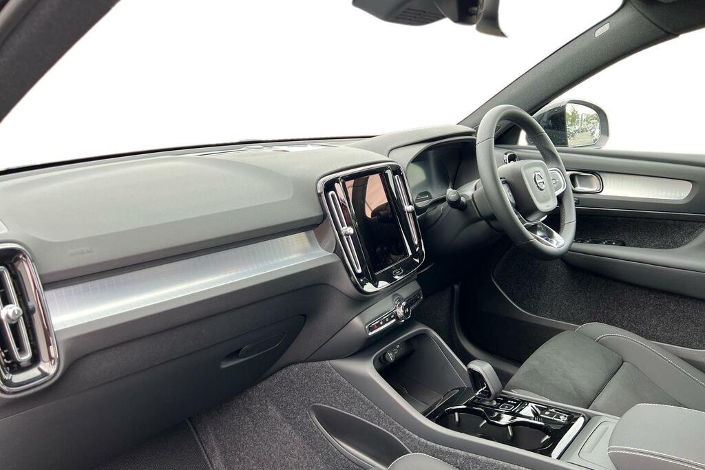 Volvo XC40 Plus, B3 Mild Hybrid, Darkpre-reg - Deliv #3