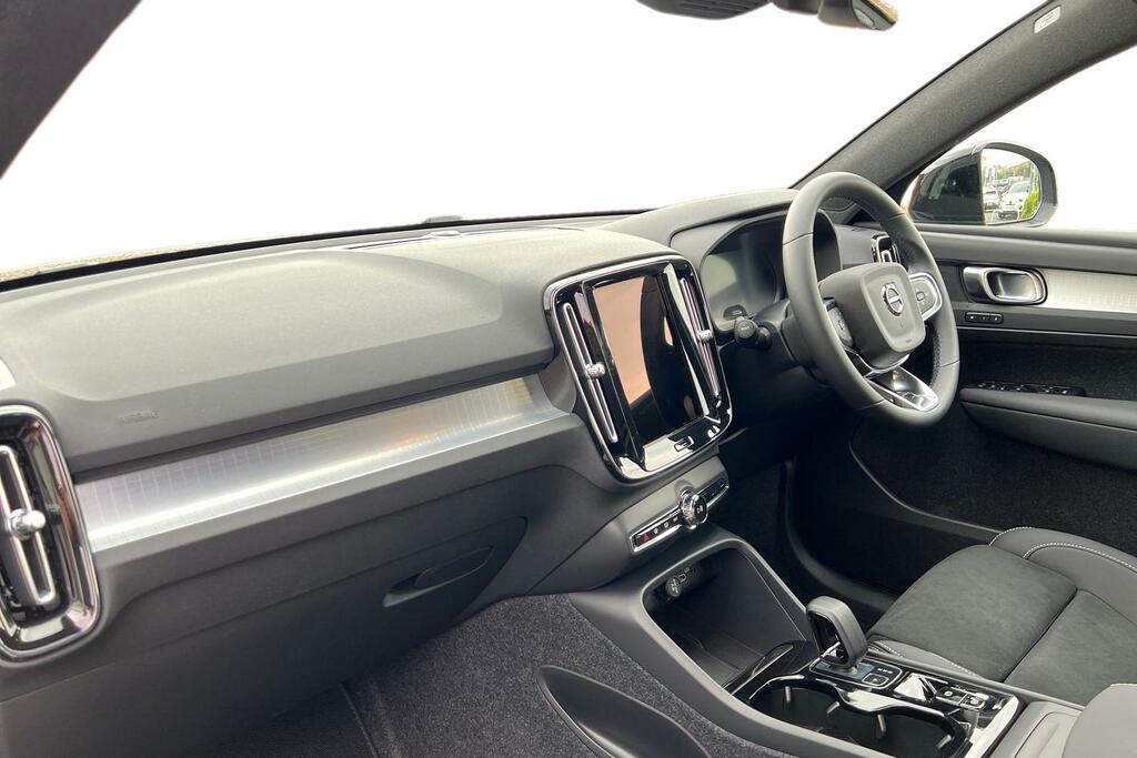 Volvo XC40 Plus, B3 Mild Hybrid, Darkpre-reg - Deliv Blue #4