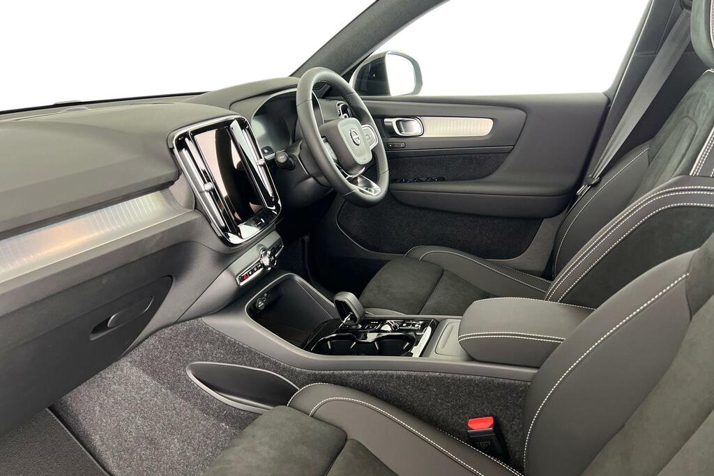 Volvo XC40 Plus, B3 Mild Hybrid, Dark YO26PKN Grey #2