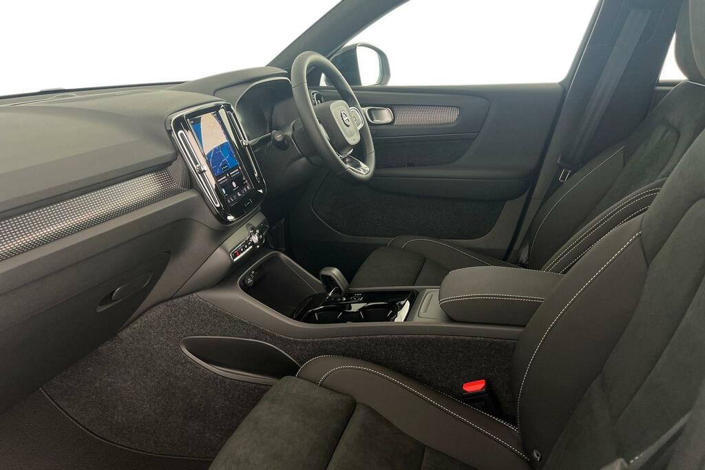 Volvo EX40 Black Edition Ultra, Single Motor Extended Range, YT26WUL Grey #2