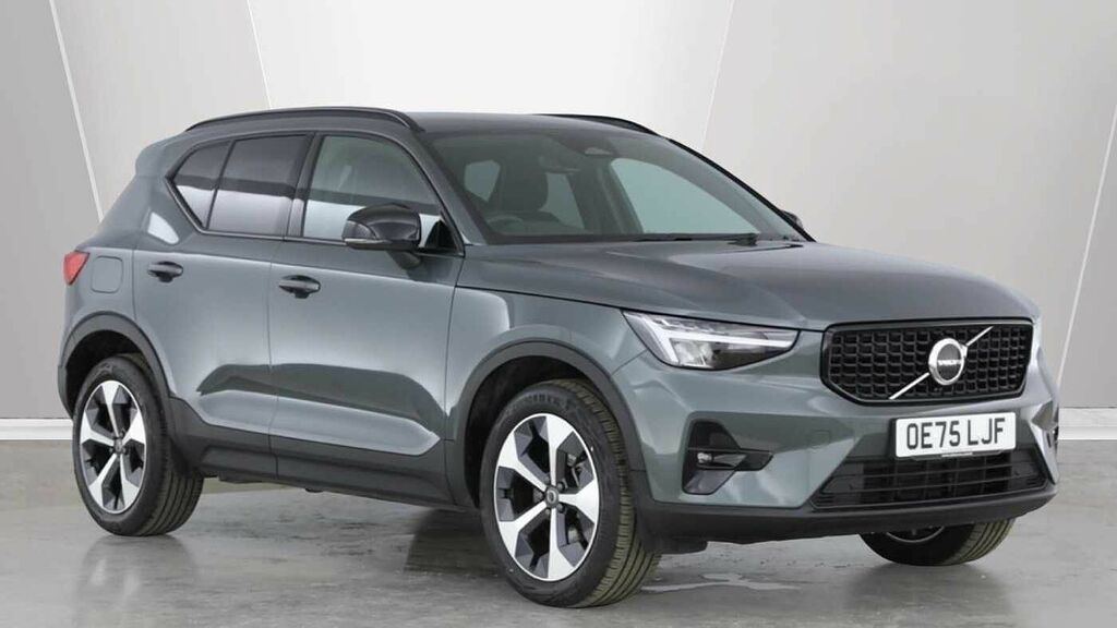 Volvo XC40 Plus Dark B3 Mild Hybrid Lower Road Tax
