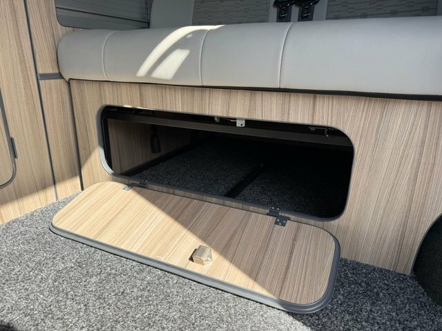 Volkswagen Transporter Panel Van T5.1 Dsg 215Hp Swb Kombi Trendline No Va Purple #36