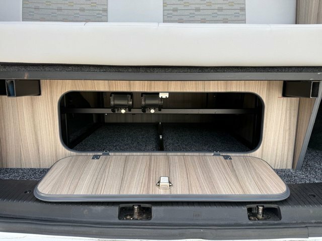 Volkswagen Transporter Panel Van T5.1 Dsg 215Hp Swb Kombi Trendline No Va Purple #9