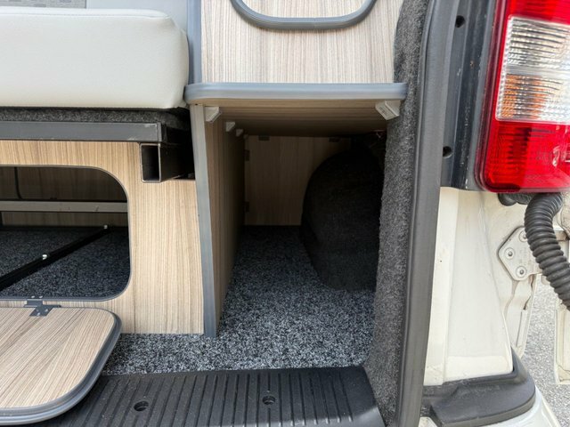 Volkswagen Transporter Panel Van T5.1 Dsg 215Hp Swb Kombi Trendline No Va Purple #8