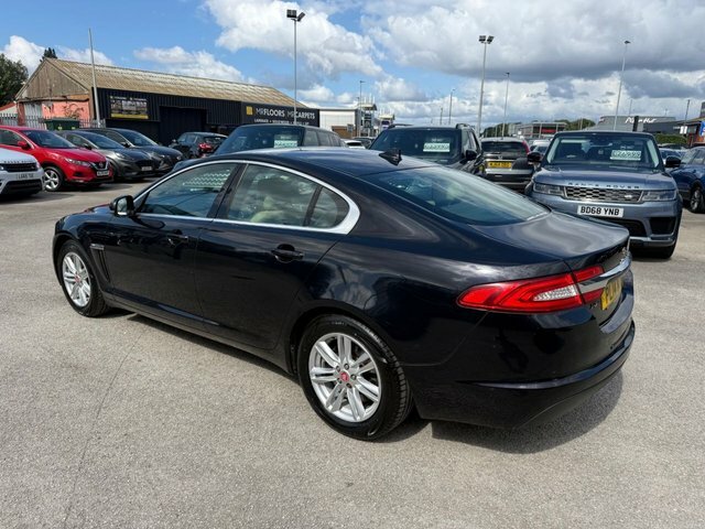 Jaguar XF Luxury Saloon Black #4