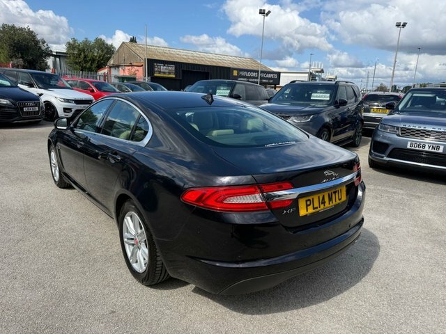Jaguar XF Luxury Saloon Black #5