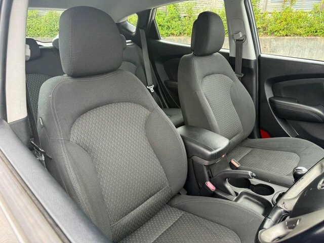Hyundai Ix35 1.6 Gdi Se Suv Euro 5 135 Ps White #13