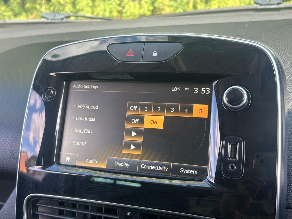 Renault Clio Hatchback 0.9 Tce Iconic Euro 6 Ss 201919 White #31