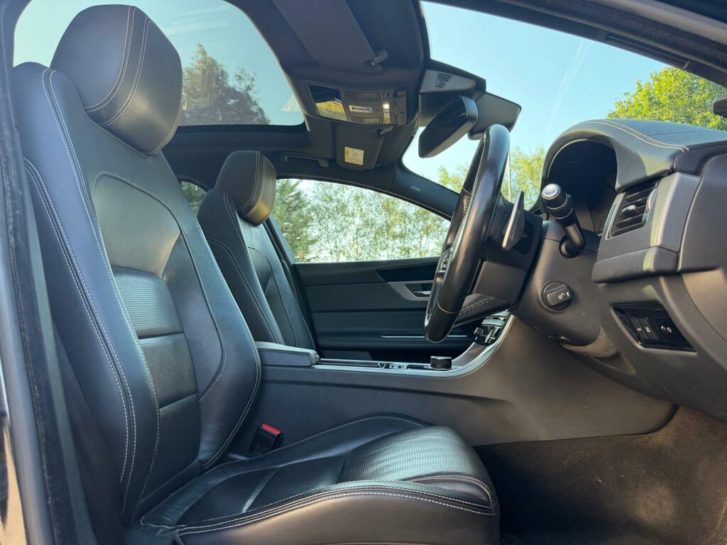 Jaguar XF 2.0D 180 R-sport Black #15