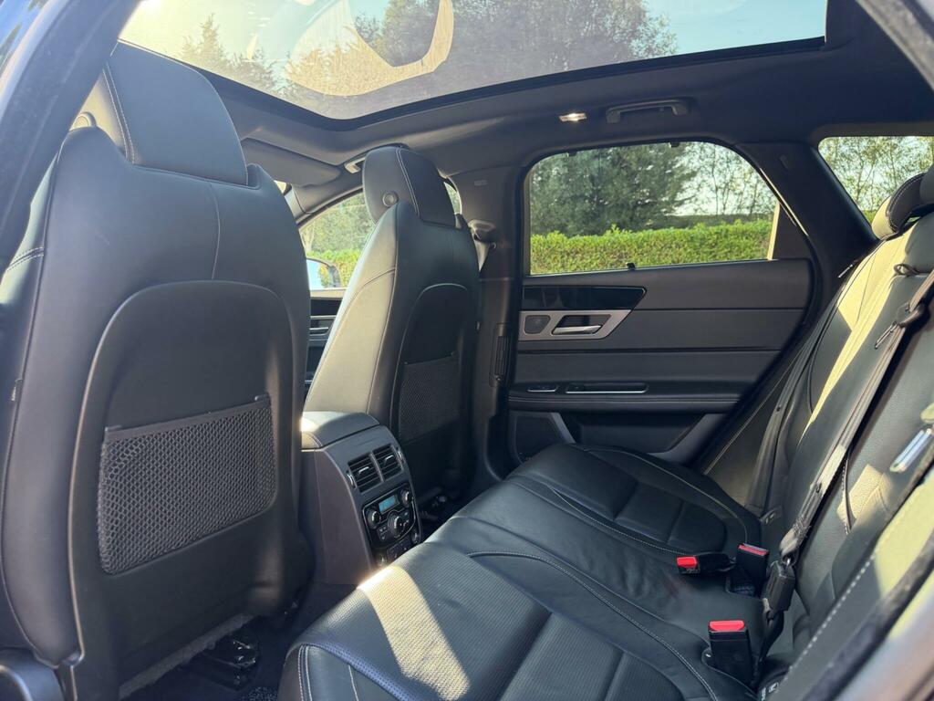 Jaguar XF 2.0D 180 R-sport Black #24