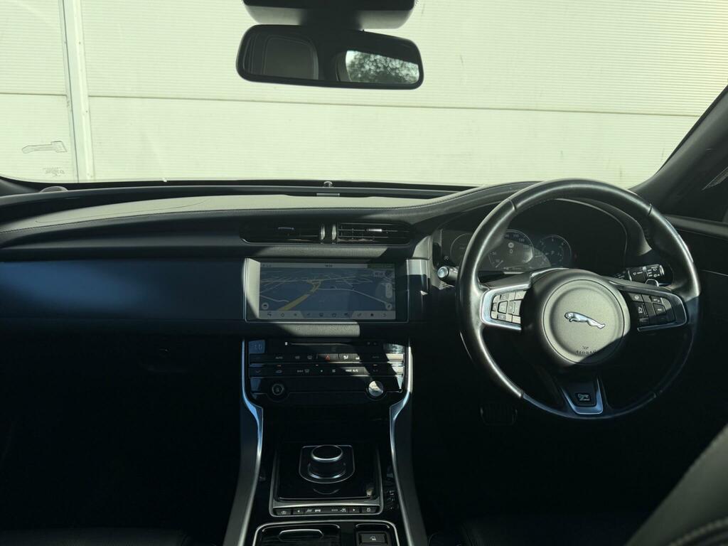 Jaguar XF 2.0D 180 R-sport Black #34