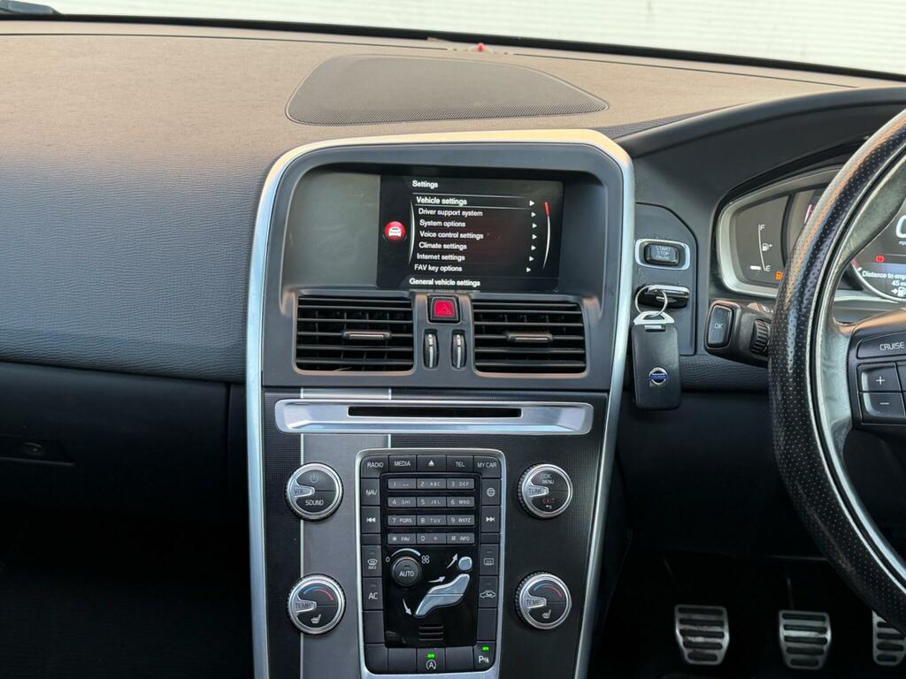 Volvo XC60 D4 181 R Design Lux Nav Geartronic - Suv 5 S White #37