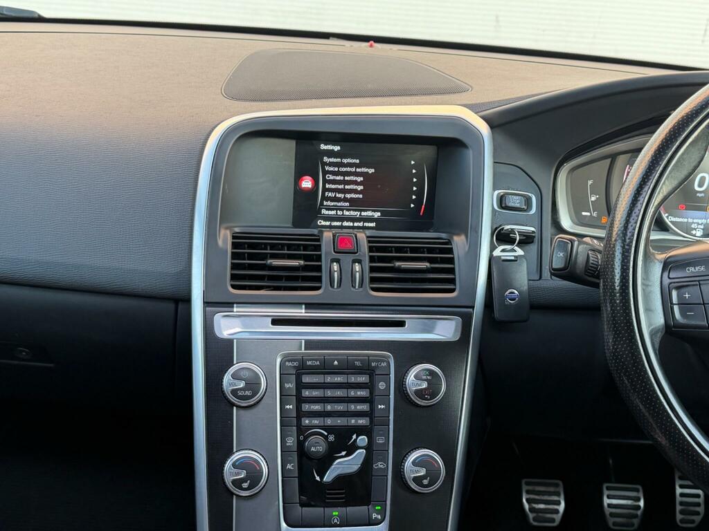 Volvo XC60 D4 181 R Design Lux Nav Geartronic - Suv 5 S White #38