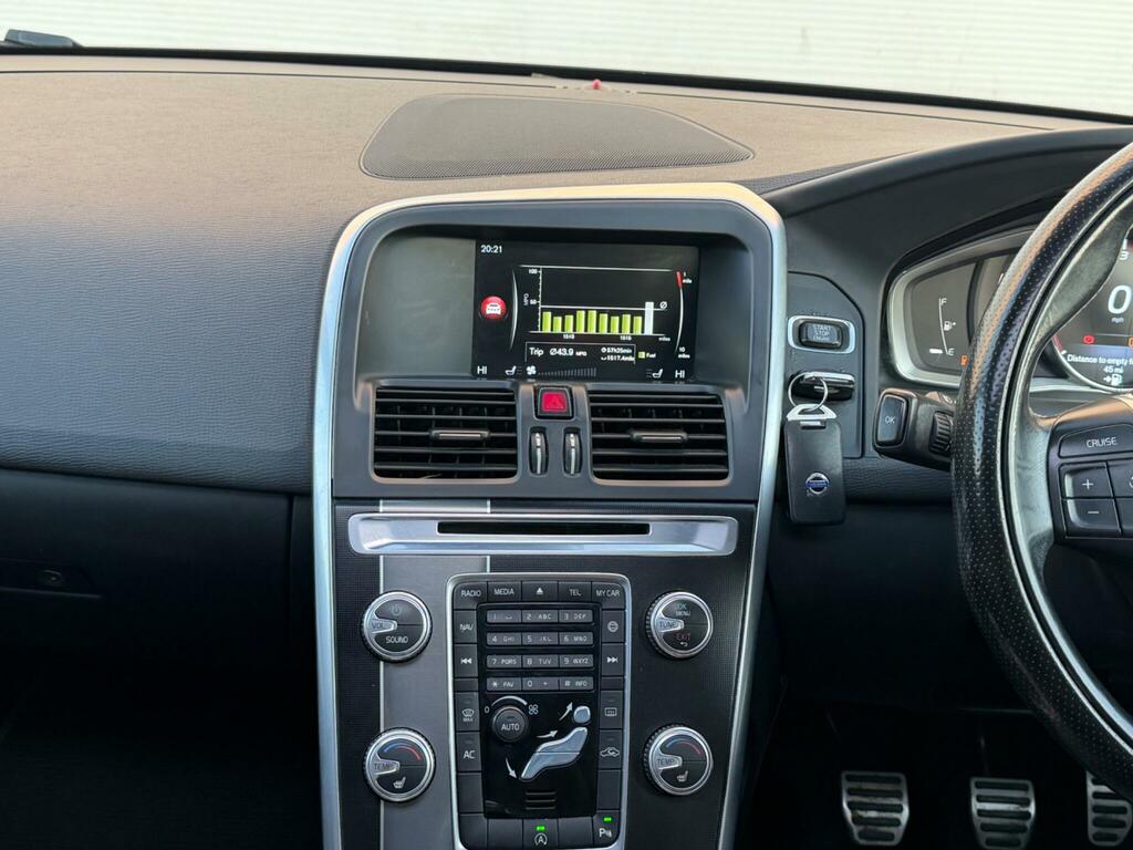 Volvo XC60 D4 181 R Design Lux Nav Geartronic - Suv 5 S White #43