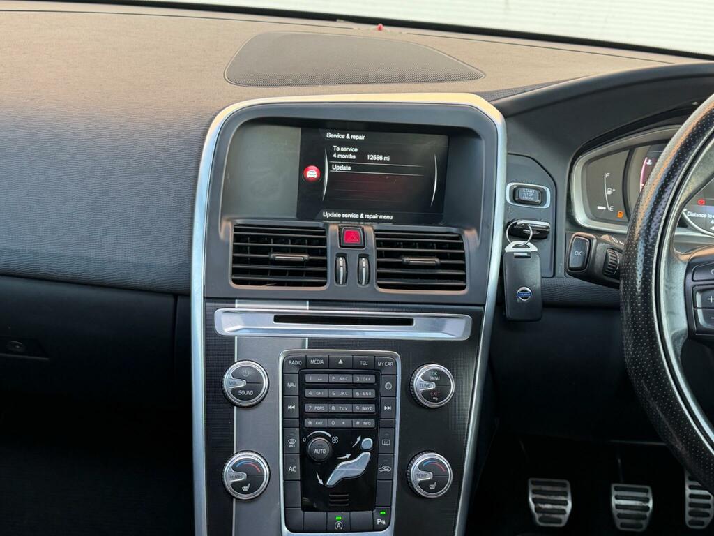 Volvo XC60 D4 181 R Design Lux Nav Geartronic - Suv 5 S White #39