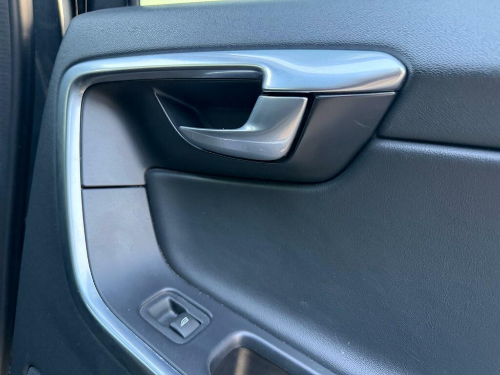 Volvo XC60 D4 181 R Design Lux Nav Geartronic - Suv 5 S White #30