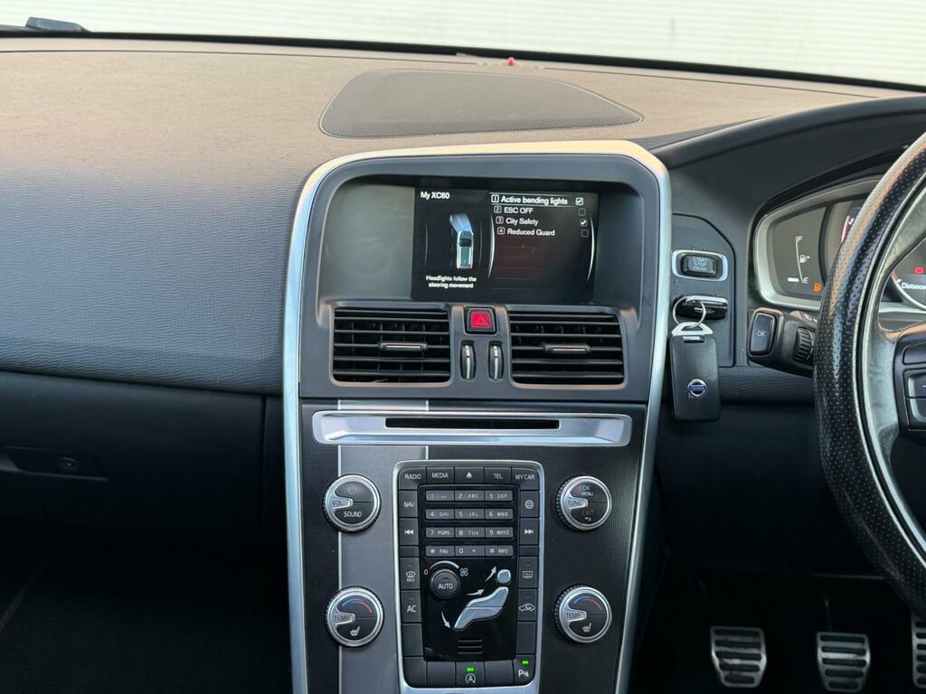 Volvo XC60 D4 181 R Design Lux Nav Geartronic - Suv 5 S White #42