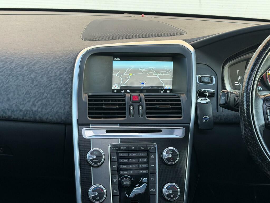 Volvo XC60 D4 181 R Design Lux Nav Geartronic - Suv 5 S White #44