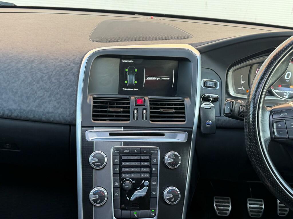 Volvo XC60 D4 181 R Design Lux Nav Geartronic - Suv 5 S White #36